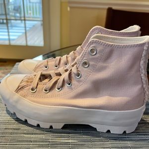 NWT - CONVERSE SUPER CUTE PLATFORM SNEAKERS -
